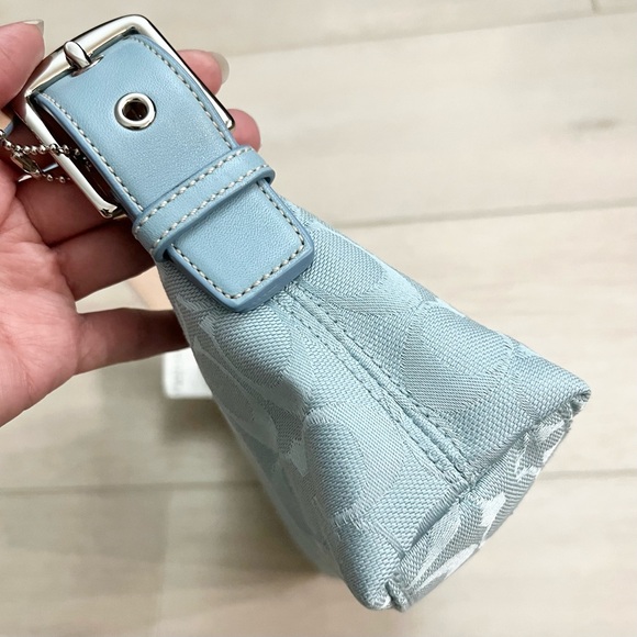 NEW WITH TAG Vintage Coach Hamptons Signature East West Demi Baguette Style 6371 - Picture 7 of 10